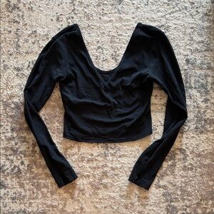 Chic Black V-Neck Long Sleeve Crop Top